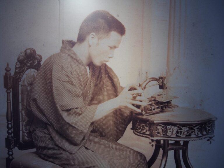ဂျပန်နံပါတ်တစ် လက်အိတ်လုပ်ငန်းကိုတည်ထောင်ခဲ့တဲ့ ဝမ်းနည်းစရာအချစ်ဇာတ်လမ်းတစ်ပုဒ်