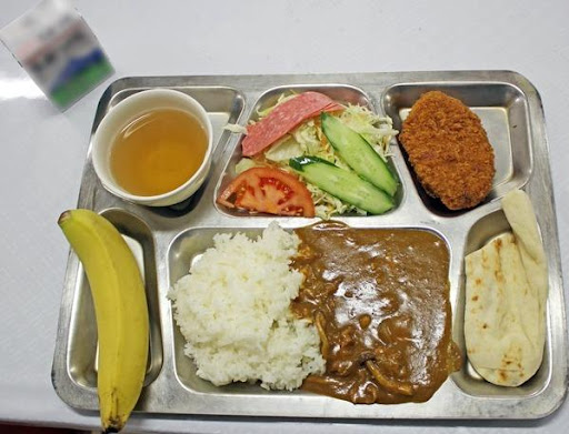 Curry ဟင်းကိုစားလို့ တာဝန်ကနေ ၄ ရက်ကြာ ရပ်ဆိုင်းခံလိုက်ရတဲ့ ရေကြောင်းအရာရှိတစ်ဦး။
